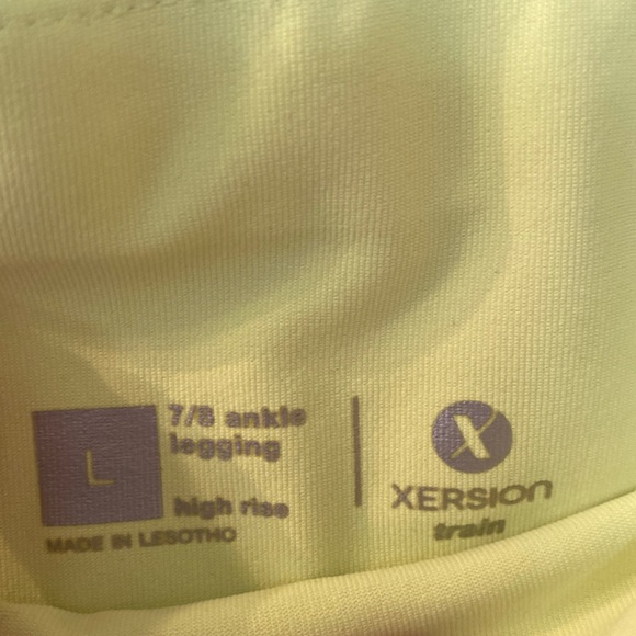 Like new Xersion train 7/8 ankle leggings size large - Picture 3 of 6
